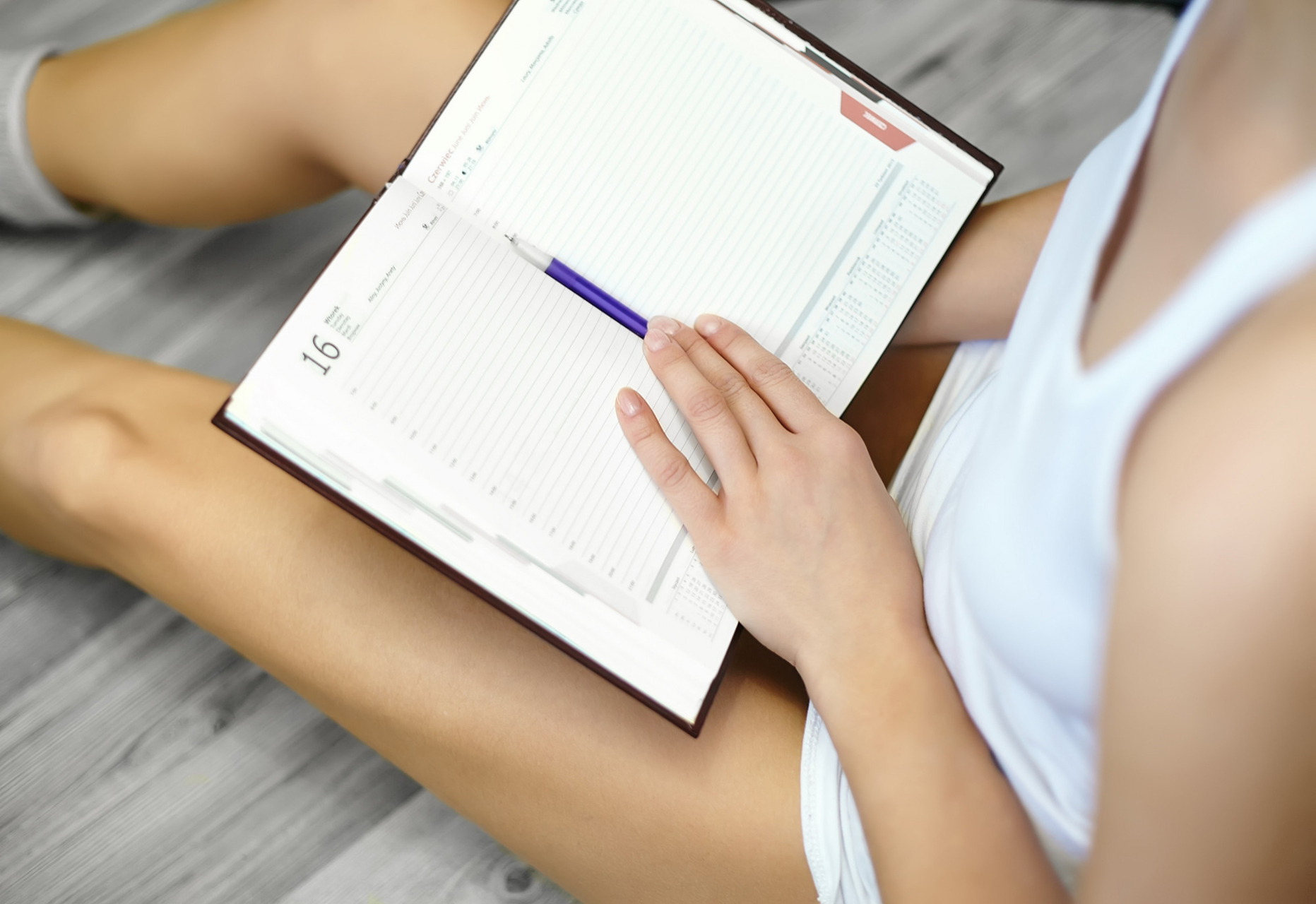 Weekly Program for Shaping the Glutes Without Weights