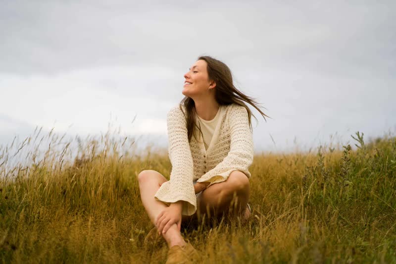 The Freedom of Noticing Without Judging