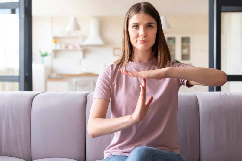 Learning to Pause Before Reacting