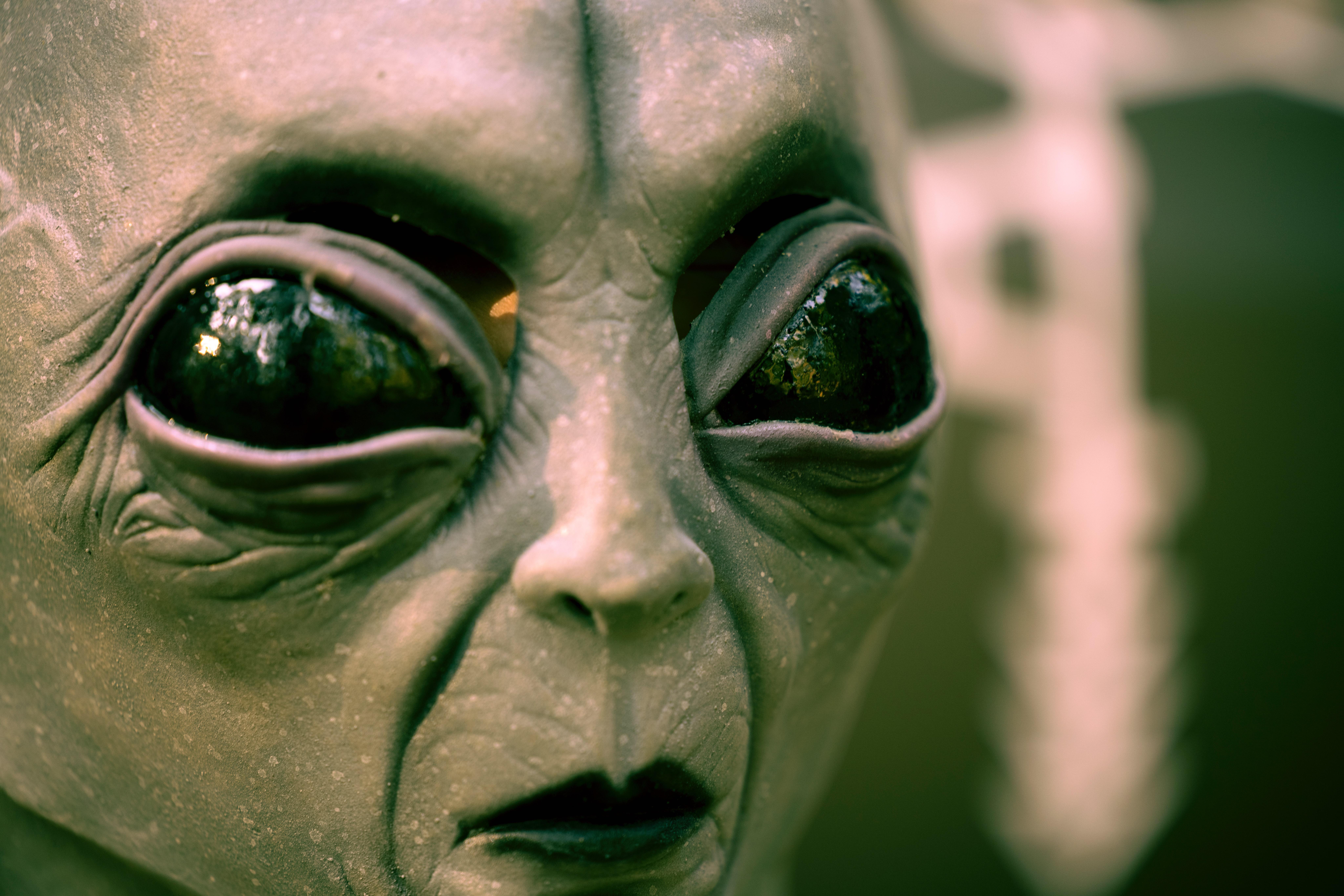 Ancient Aliens (Season 6, Episode 10) - Aliens and the Lost Ark